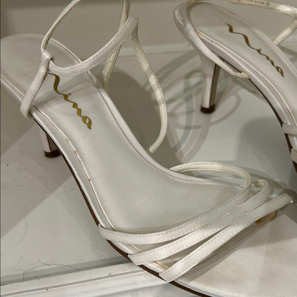 Nina Women's White Strappy Sandals 9.5